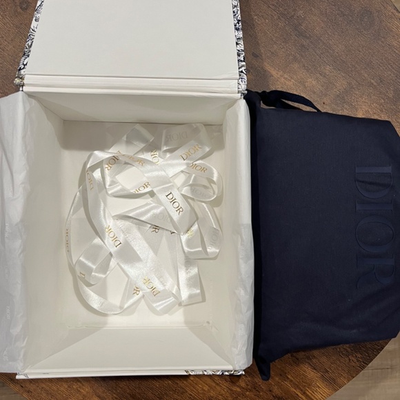 Dior Toiletry Bag - Picture 4 of 10